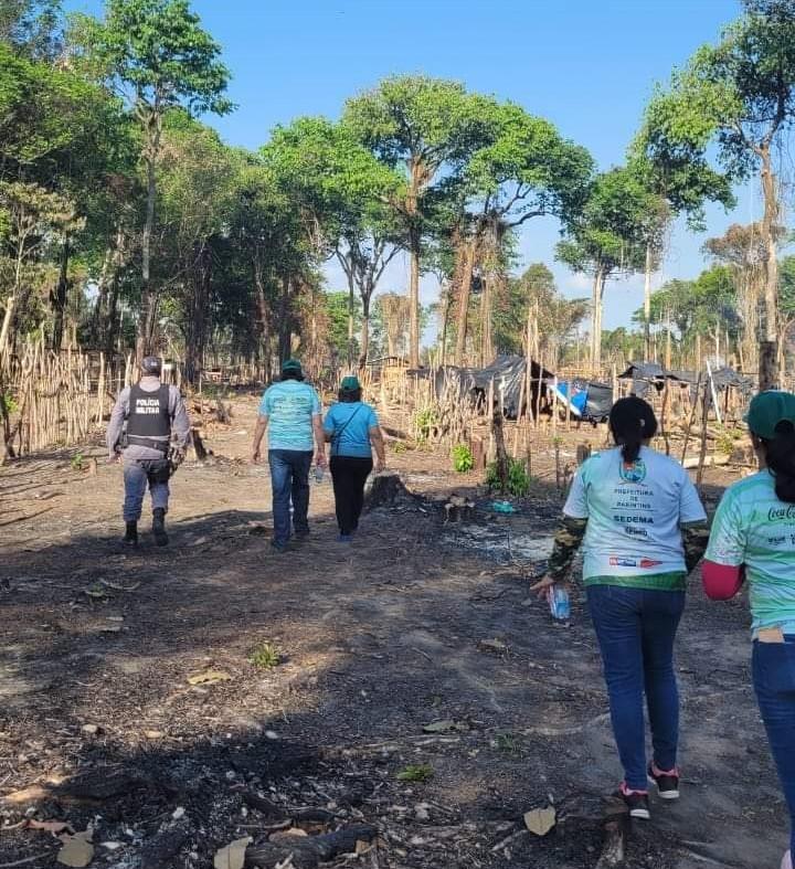 Policiais Militares do 11°BPM atuam em apoio a Sedema em ação de combate às queimadas, em Parintins