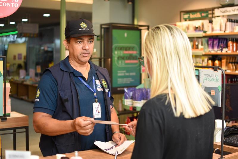 Dia do Cliente: Procon-AM realiza ação educativa de conscientização sobre os direitos do consumidor