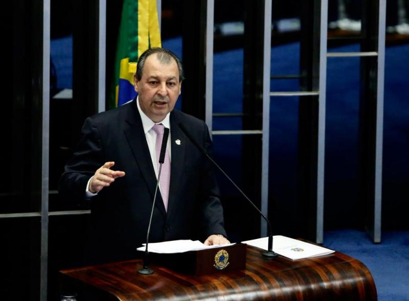 Aleam concede título de cidadão do Amazonas ao senador Omar Aziz 