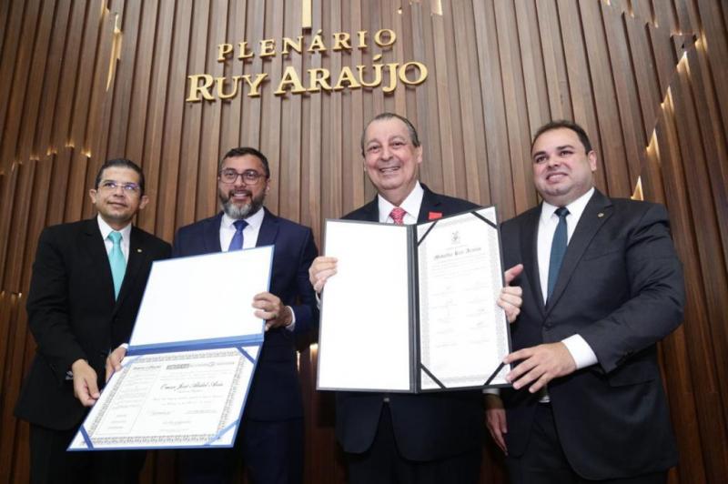 Omar Aziz é homenageado com Medalha Ruy Araújo e título de Cidadão do Amazonas
