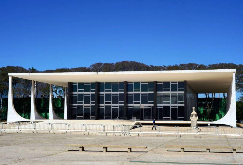 Supremo mantém direitos políticos da ex-presidente Dilma