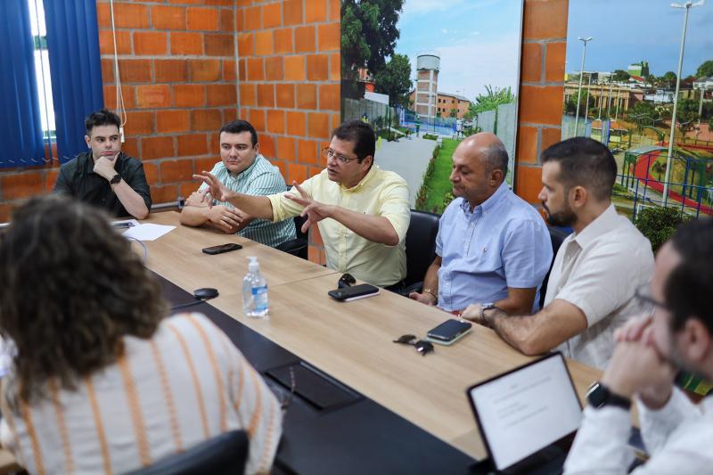 Governo do Amazonas e Prefeitura de Novo Airão discutem projeto piloto de turismo sustentável