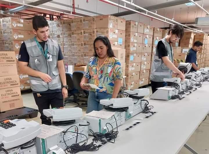 Presidente do CMDCA recebe em Manaus urnas eletrônicas para eleiçãoes do Conselho Tutelar