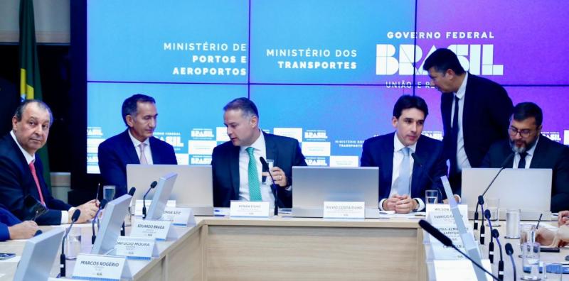 Em reunião com ministros sobre seca e isolamento do Amazonas, senador Omar cobra ações para reabertura da BR-319