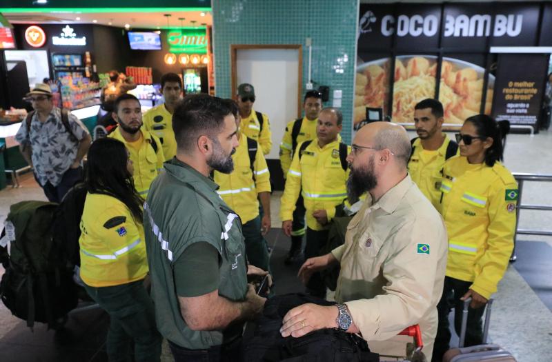 Governo do Amazonas recebe 23 brigadistas do Ibama para combater queimadas na Região Metropolitana