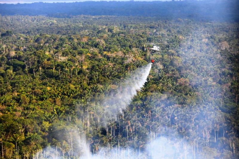 Governador Wilson Lima destaca efetividade das aeronaves no combate aos incêndios no estado