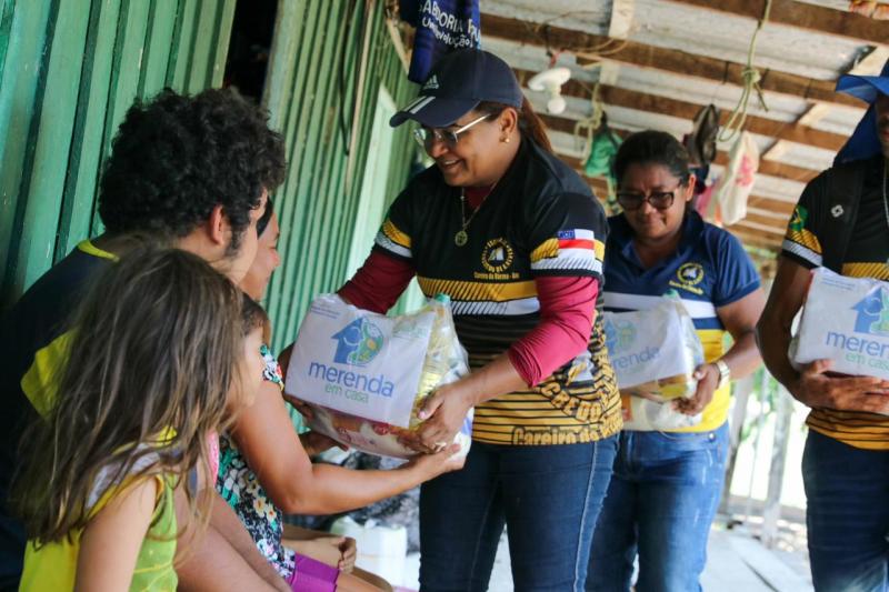 ”Para mim é muito importante ganhar o Merenda em Casa”, comemora mãe de estudante da rede estadual