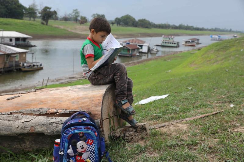Governo do Amazonas retoma o projeto Aula em Casa para atender alunos impactados pela estiagem 