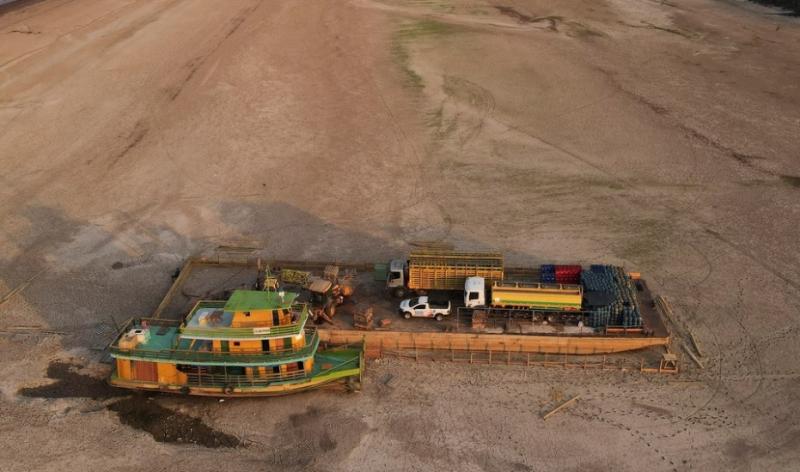 Nível do Rio Negro chega a 13,49 metros, o menor da história