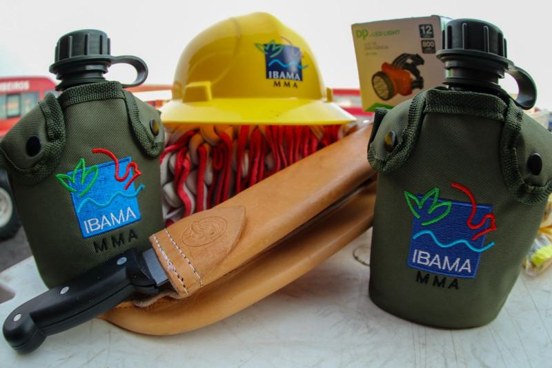 Governo do Amazonas recebe kits do Prevfogo/Ibama para apoiar no combate às queimadas