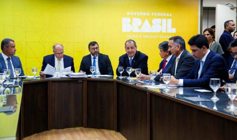 Senador Omar destaca rapidez do Governo Lula na liberação de R$ 650 milhões em auxílio para a seca no Amazonas