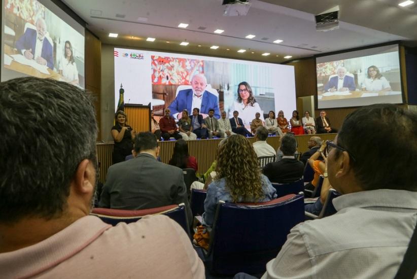 Bolsa Família completa 20 anos alcançando 21,45 milhões de famílias