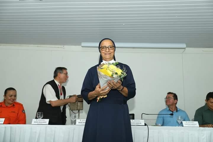 Gestora do Colégio do Carmo, Irmã Iracema, recebe Título de Cidadã Parintinense
