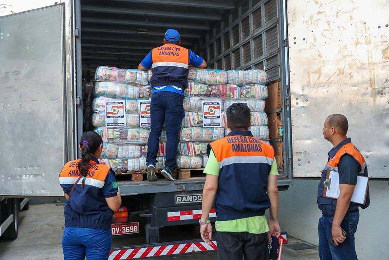 Governo do Amazonas envia mais de 500 toneladas de alimentos para comunidades isoladas pela estiagem