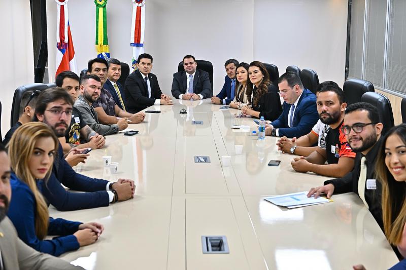 Roberto Cidade media reuniões sobre convocação de concursados da Segurança Pública e sistema de cotas da UEA
