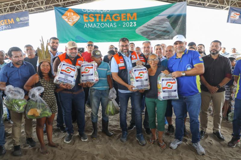 Governo do Amazonas, através da Defesa Civil, leva mais de 1.000 toneladas de alimentos para comunidades isoladas pela seca no estado