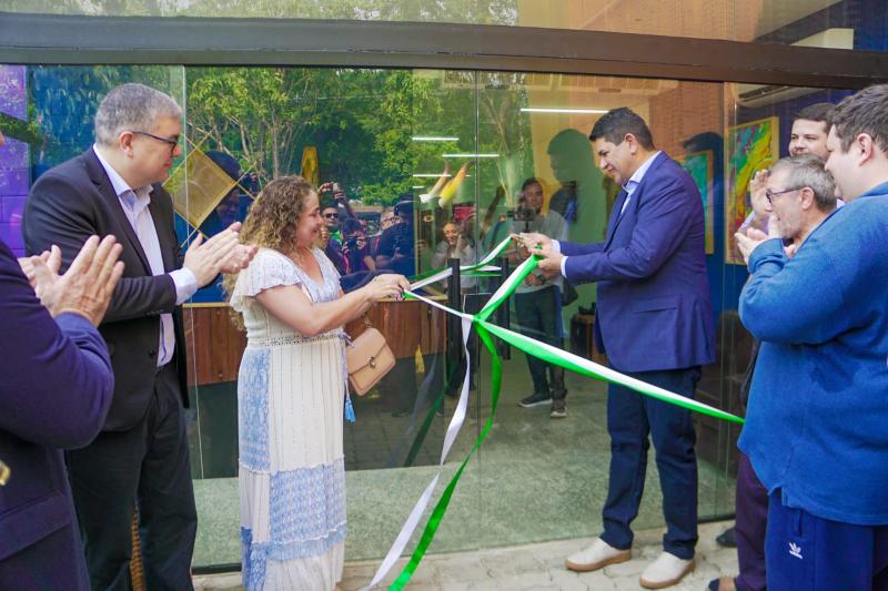 Bi Garcia destaca parceria UEA e Samsung para formação empreendedora de jovens parintinenses