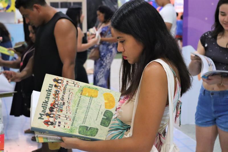 Mais de 2 mil livros são doados na 2ª edição de ação literária promovida pela Imprensa Oficial na zona leste de Manaus