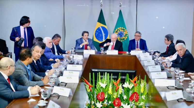 Senador Omar participa de reunião estratégica com Lula sobre a Reforma Tributária