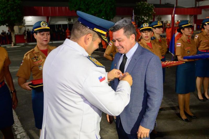 Corpo de Bombeiros celebra 25 anos de independência e entrega mais alta comenda da corporação