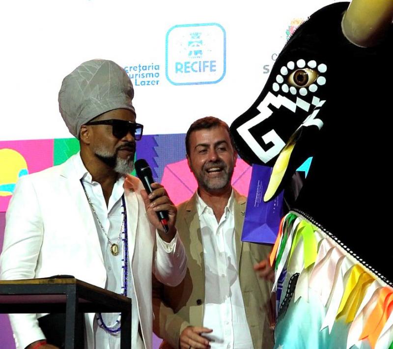 Carlinhos Brown, ícone da música afro-brasileira, reafirma seu amor pelo Caprichoso na ExpoCarnaval 2023