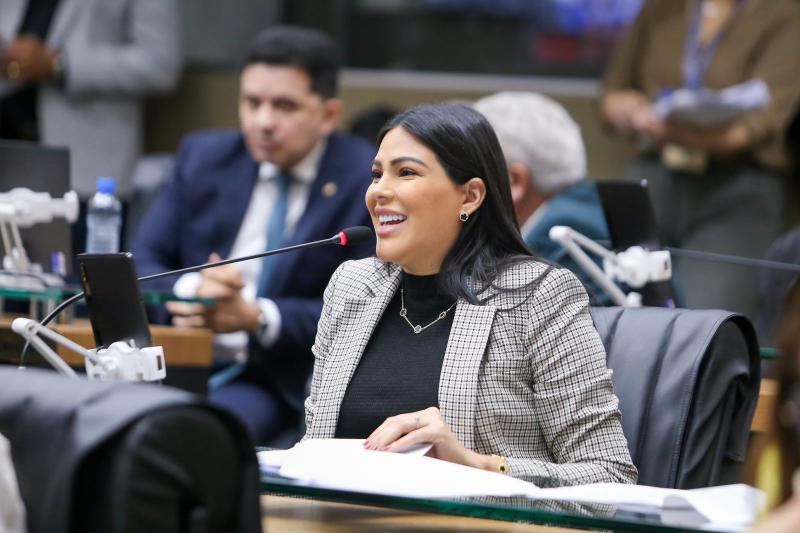 Assembleia Legislativa aprova Projeto de Lei de Mayra Dias para inclusão e apoio às pessoas com TDAH
