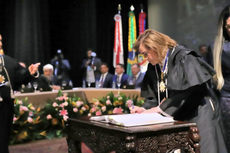 Conselheira Yara Lins dos Santos toma posse como nova presidente do TCE-AM 
