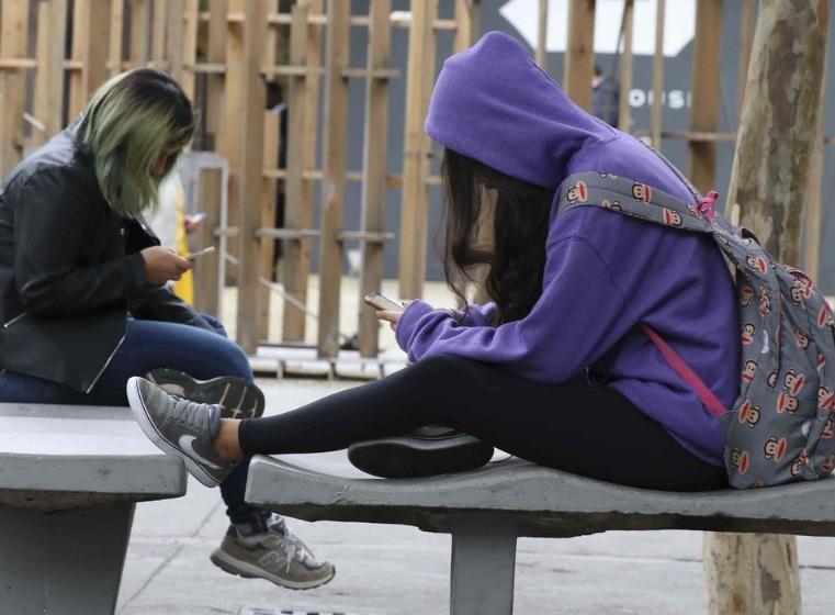 Uso excessivo de dispositivo digital afeta desempenho de alunos