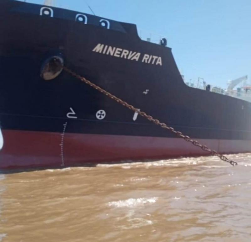 Ibama acompanha os trabalhos de avaliação no navio fundeado próximo a Itacoatiara