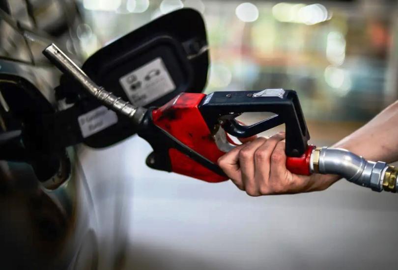 Petrobras reduz preço do diesel às distribuidoras amanhã