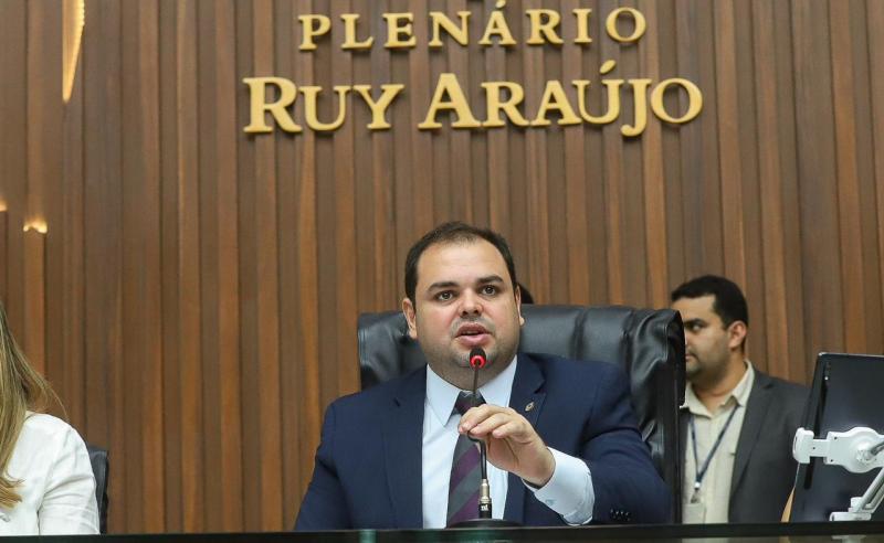 Roberto Cidade comanda votação que apreciou 150 matérias legislativas