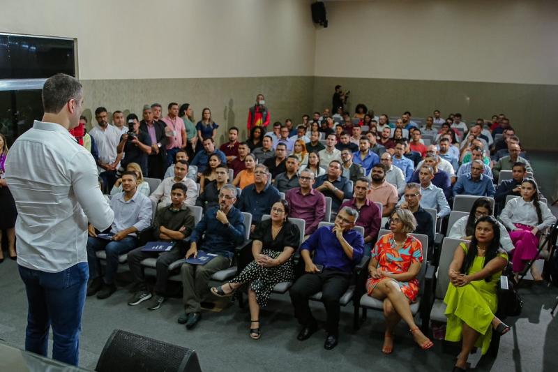 Detran Amazonas empossa 80 novos servidores aprovados em concurso público