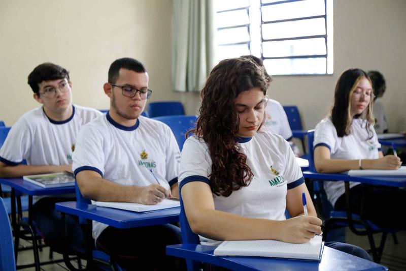 Mais de 1,3 mil alunos da rede estadual de ensino foram aprovados no vestibular da UEA