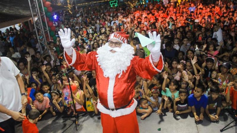 Chegada do Papai Noel leva a família parintinense à Cidade da Criança