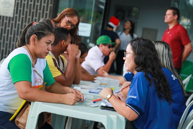 Em pouco mais de um ano, governo Wilson Lima reassenta mais de mil famílias das comunidades da Sharp e Manaus 2000
