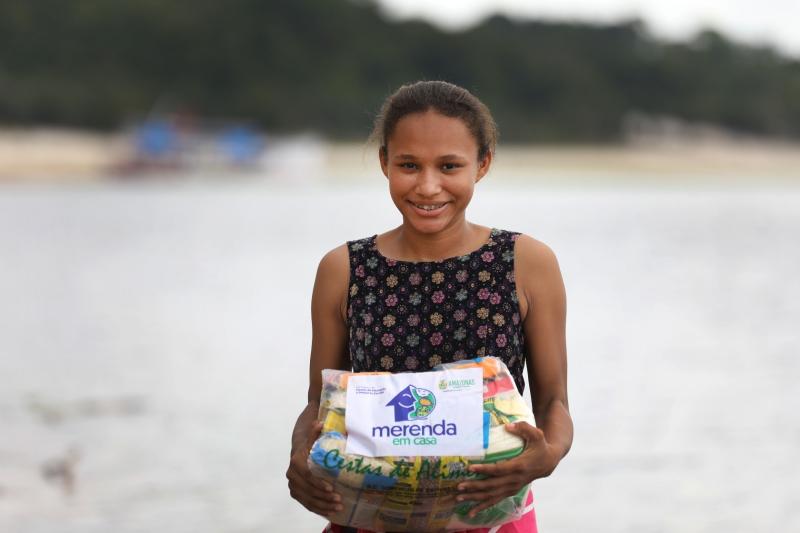 Mais 7 mil kits do programa ‘Merenda em Casa’ foram entregues a estudantes do Amazonas impactados pela estiagem