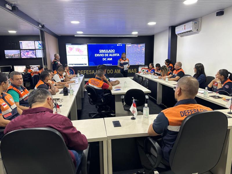 Defesa Civil do Amazonas realiza simulado do Sistema de Alerta para reforçar a preparação diante de desastres 
