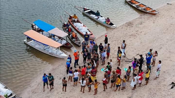 Prefeitura de Parintins distribui pescados para mais de 2 mil famílias da região do Uaicurapá