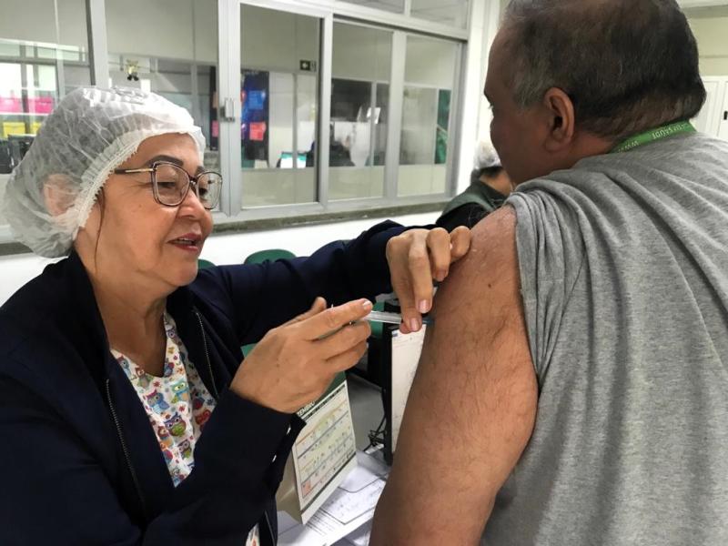 Vacinação contra Covid-19 completa três anos e Saúde alerta para atualização do esquema vacinal do público contemplado