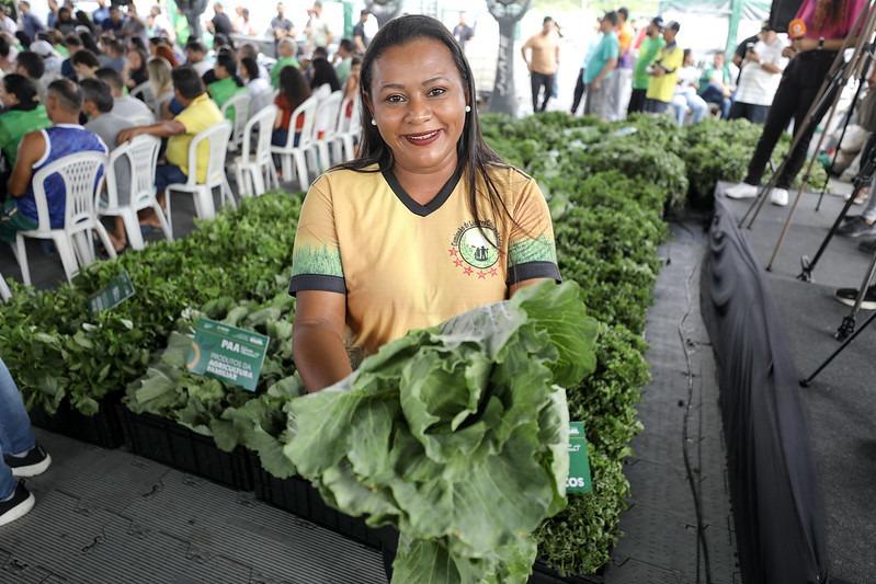 Associações recebem doação de 45 toneladas de alimentos do Governo do Amazonas adquiridos da agricultura familiar