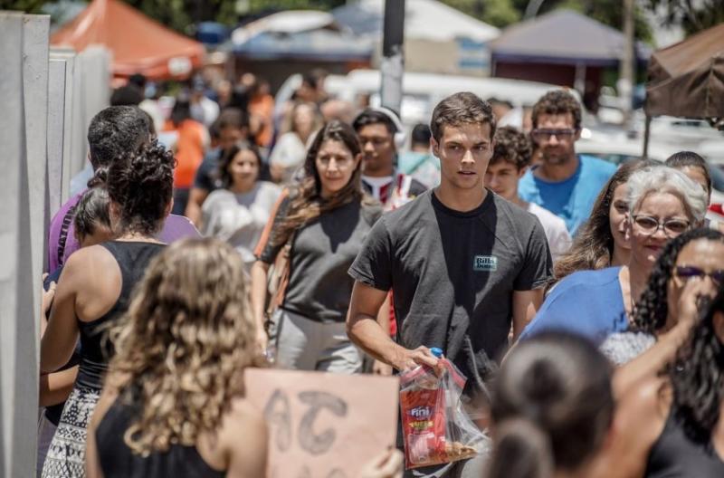 Ensino médio: Pé-de-Meia dará R$ 2 mil por ano a alunos de baixa renda