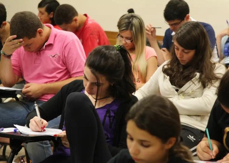 Governo lança Fies Social para estudantes de baixa renda
