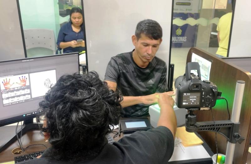 Governo do Amazonas promove ação para emissão de Carteira de Identidade Nacional para vítimas de incêndios em Manaus
