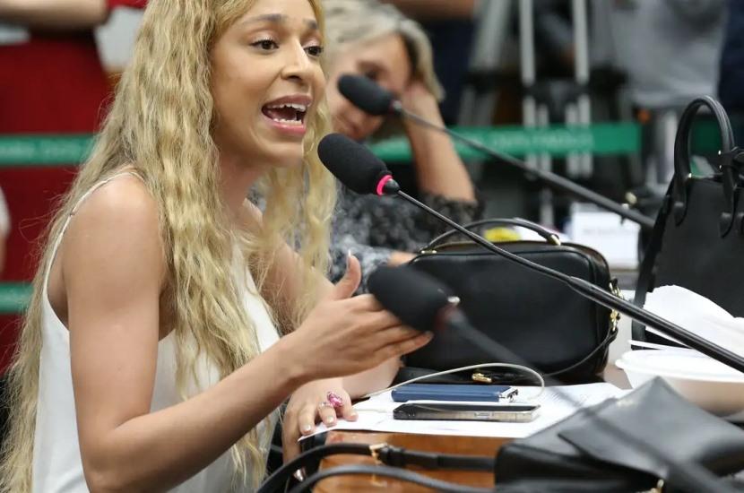 Erika Hilton é primeira deputada trans a liderar bancada no Congresso