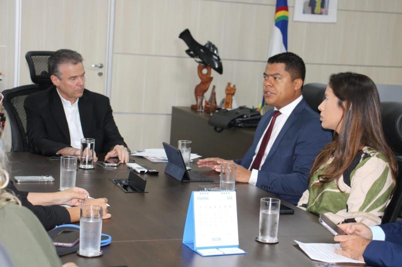 Governo do Amazonas reúne com o ministro da Pesca para tratar sobre exportação de peixes ornamentais