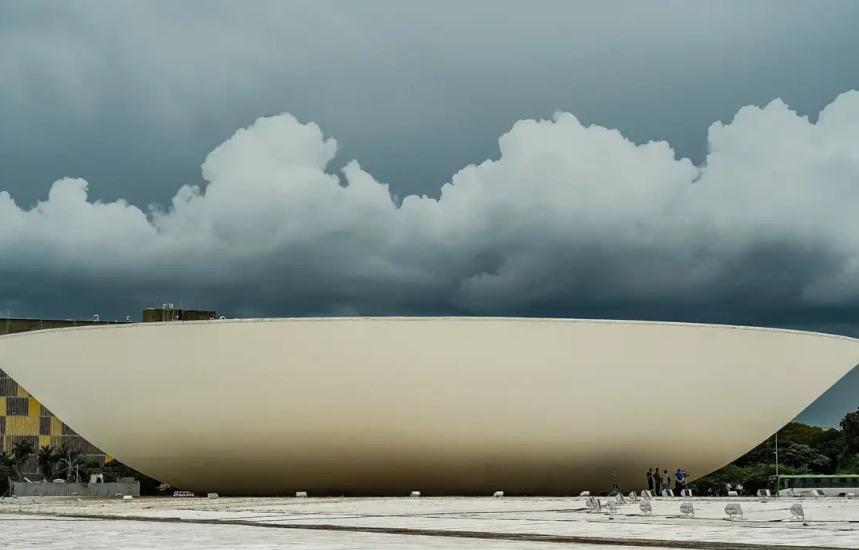 Oposição protocola pedido de impeachment de Lula na Câmara