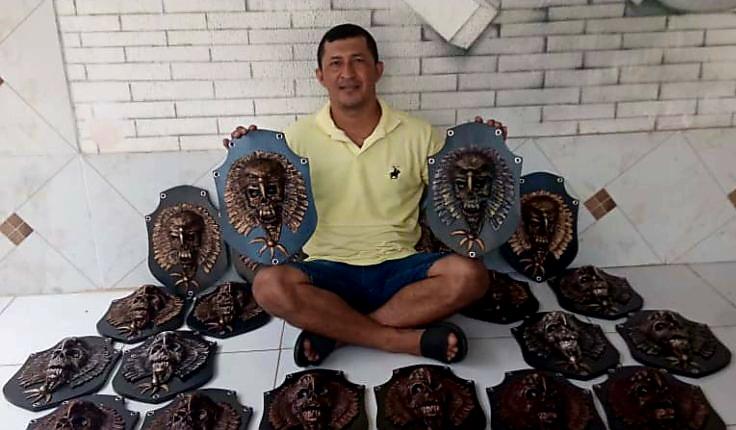 Artista parintinense assina produção de troféus em festival de tatuagem