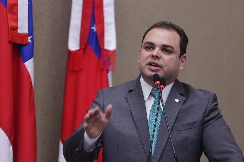 Roberto Cidade comanda primeira votação do ano com extensa pauta de projetos