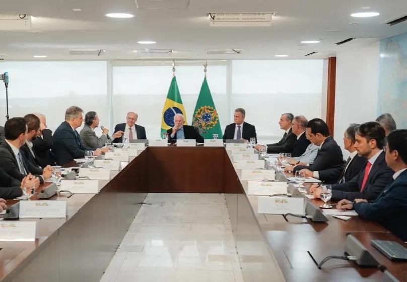 Governo e montadoras debatem produção de carros bioelétricos no Brasil