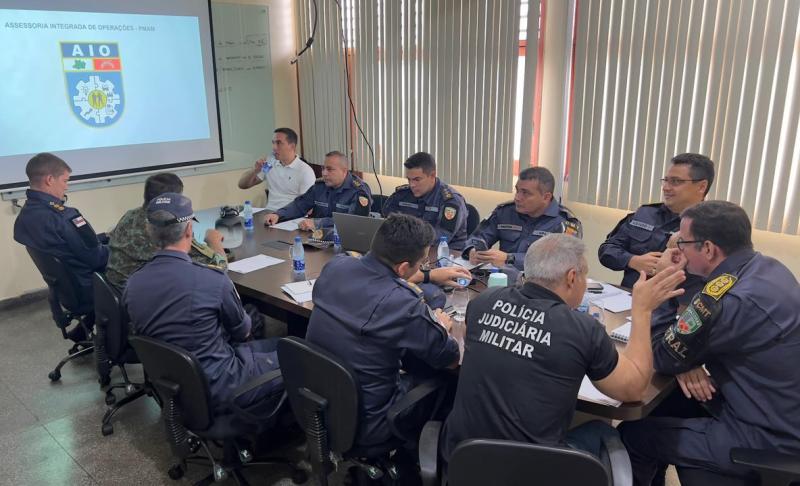 Comandos da PMAM realizam reunião para planejamento de segurança do 57º Festival de Parintins